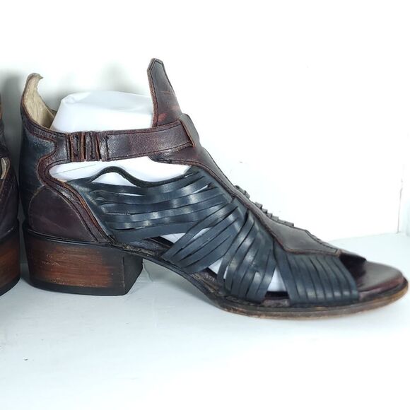 FREEBIRD BY STEVEN Women's Arrow US9 Black Distressed Leather Strappy Sandals - Picture 7 of 16